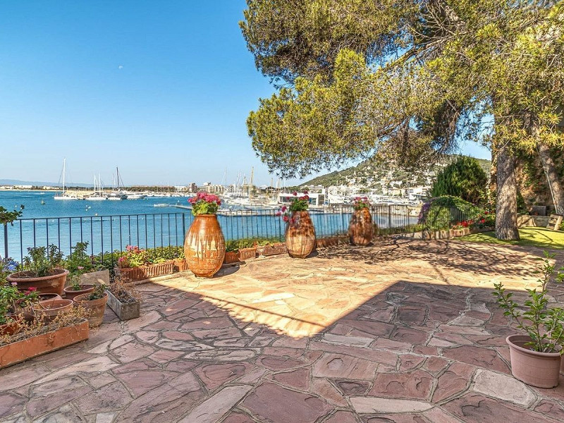 House with Panoramic Sea Views in L’Estartit, Costa Brava. Photo:  23