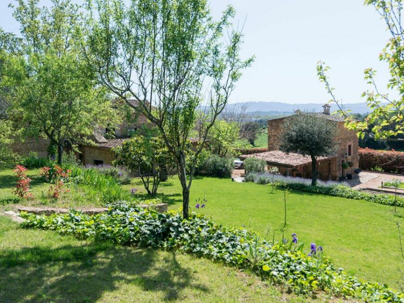 Magnificent old stone mansion in the picturesque mountainous area of Vulpellac in the province of Girona. Photo:  13