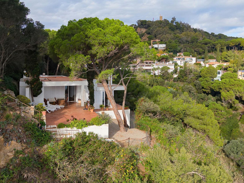 Exclusive seafront villa in Cala Sa Forcanera, Blanes. Photo:  4