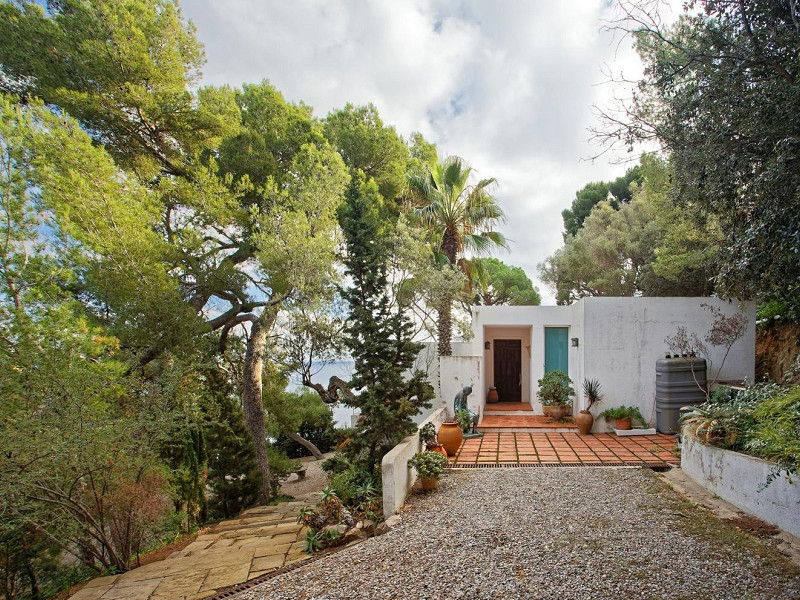 Exclusive seafront villa in Cala Sa Forcanera, Blanes. Photo:  5