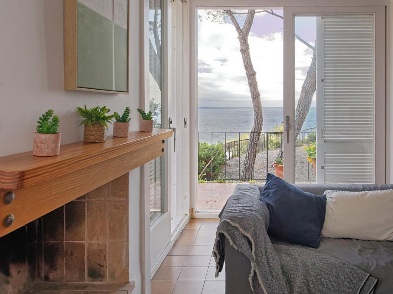 Exclusive seafront villa in Cala Sa Forcanera, Blanes. Photo:  12