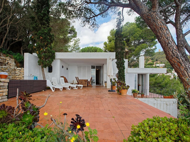 Exclusive seafront villa in Cala Sa Forcanera, Blanes. Photo:  34