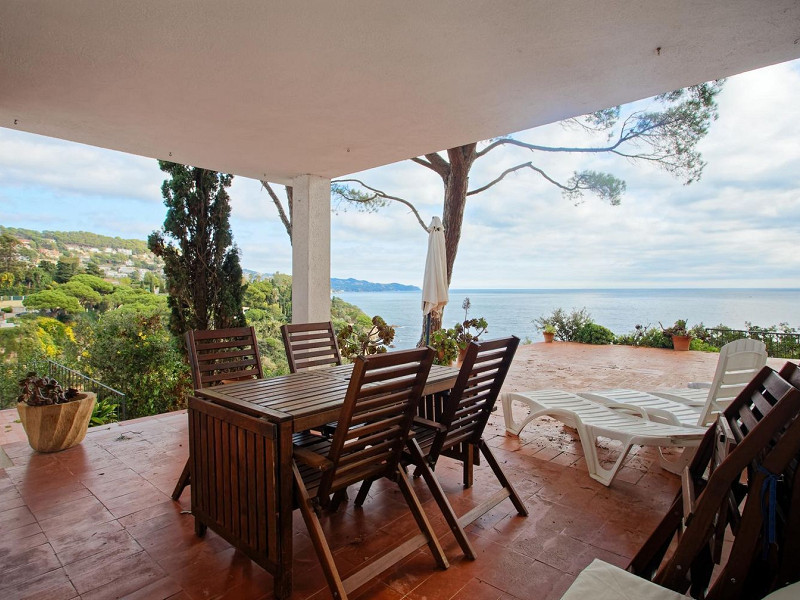 Exclusive seafront villa in Cala Sa Forcanera, Blanes. Photo:  35