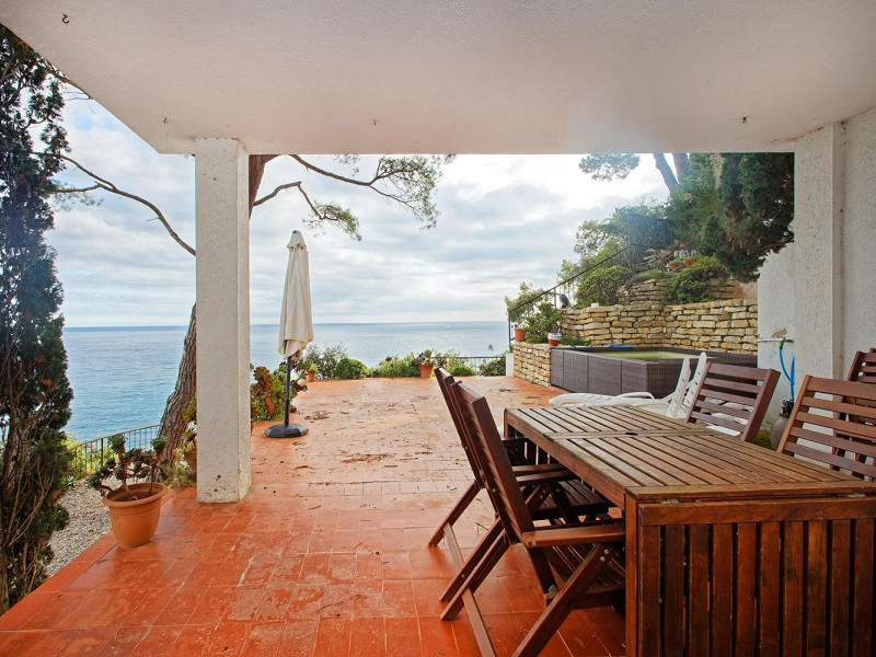 Exclusive seafront villa in Cala Sa Forcanera, Blanes. Photo:  36