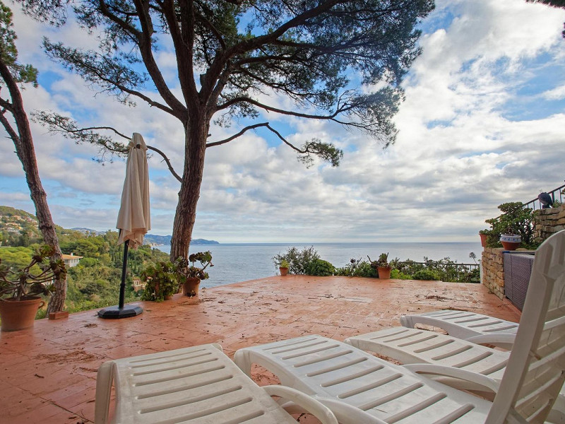 Exclusive seafront villa in Cala Sa Forcanera, Blanes. Photo:  37