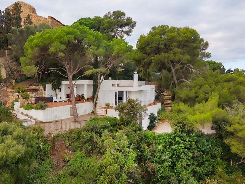 Exclusive seafront villa in Cala Sa Forcanera, Blanes. Photo:  40