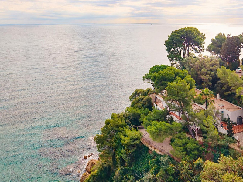 Exclusive seafront villa in Cala Sa Forcanera, Blanes. Photo:  42