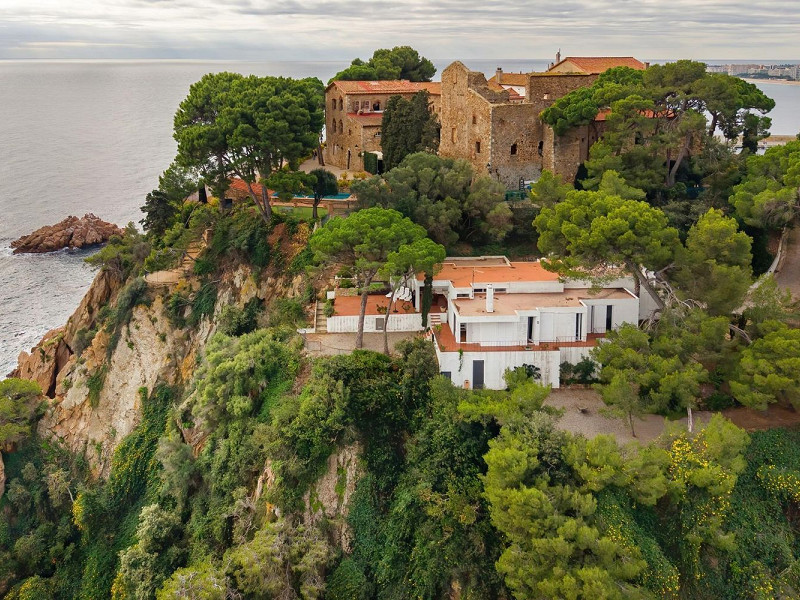Exclusive seafront villa in Cala Sa Forcanera, Blanes. Photo:  43