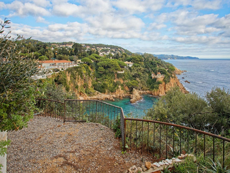 Exclusive seafront villa in Cala Sa Forcanera, Blanes. Photo:  45
