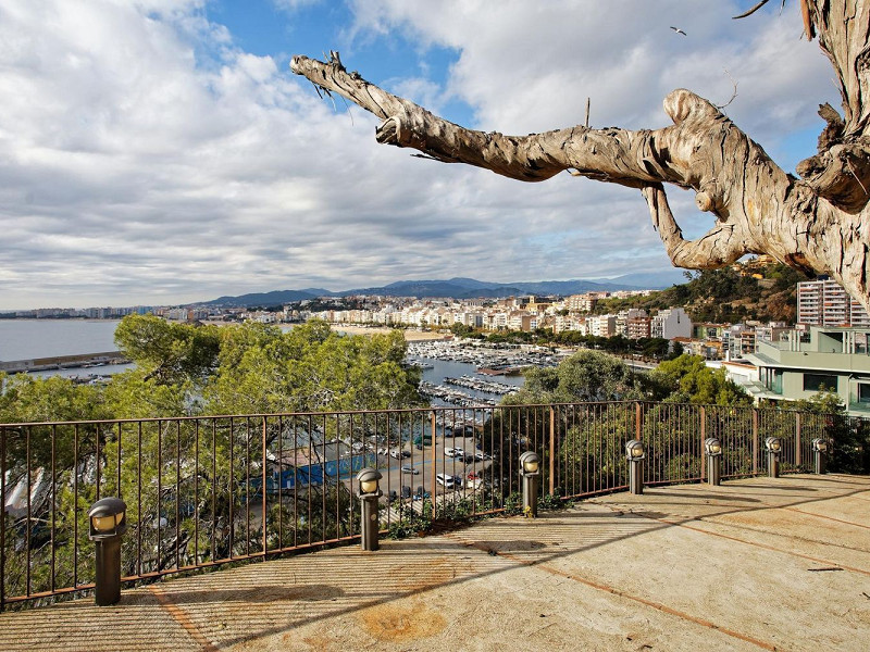 Exclusive seafront villa in Cala Sa Forcanera, Blanes. Photo:  50