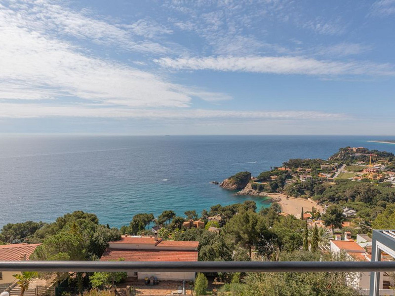 Charming sea-view villa in Cala Sant Francesc, Blanes. Photo:  3