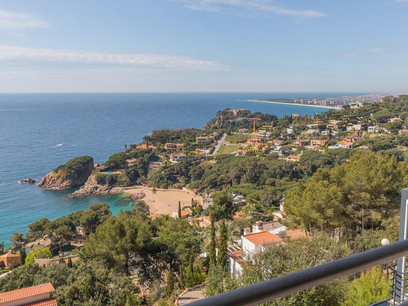 Charming sea-view villa in Cala Sant Francesc, Blanes. Photo:  4