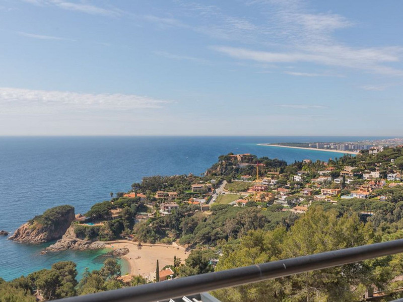 Charming sea-view villa in Cala Sant Francesc, Blanes. Photo:  5