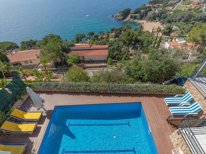 Charming sea-view villa in Cala Sant Francesc, Blanes. Photo:  12