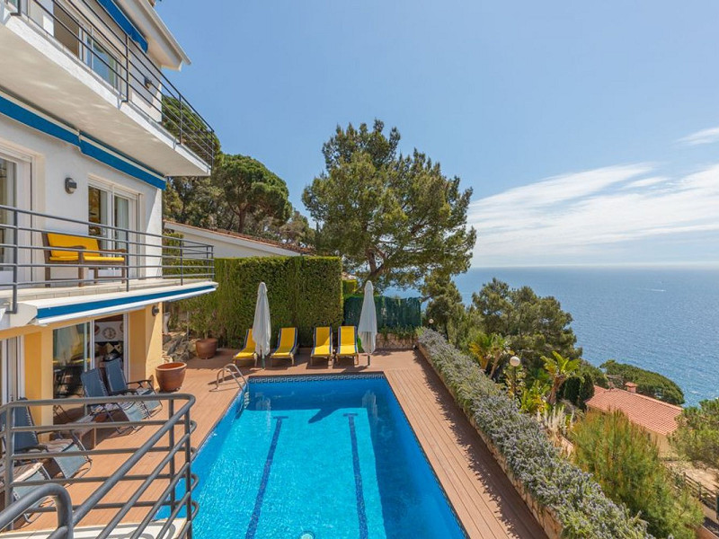 Charming sea-view villa in Cala Sant Francesc, Blanes. Photo:  13