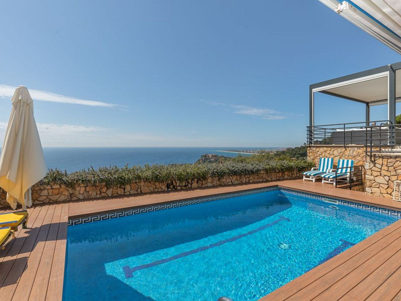 Charming sea-view villa in Cala Sant Francesc, Blanes. Photo:  16