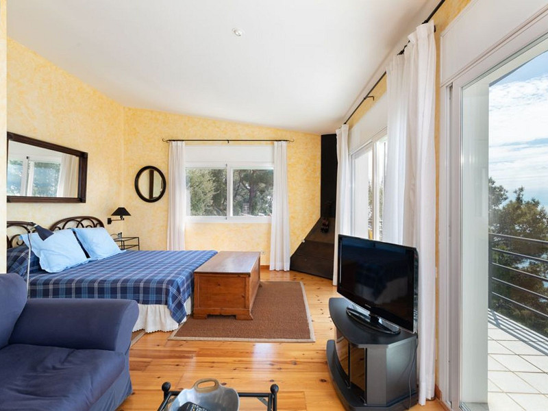 Charming sea-view villa in Cala Sant Francesc, Blanes. Photo:  17