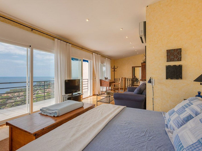 Charming sea-view villa in Cala Sant Francesc, Blanes. Photo:  19