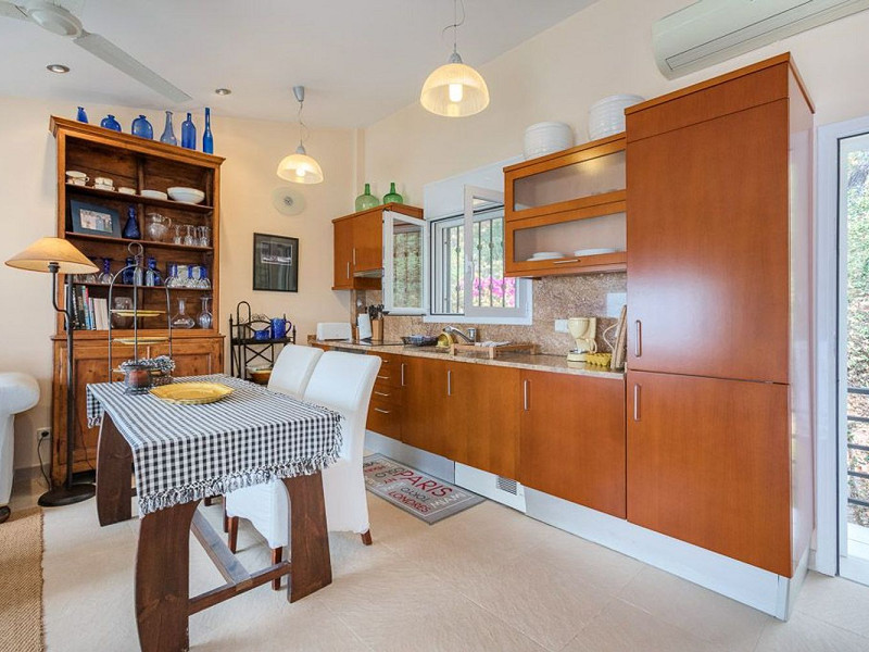 Charming sea-view villa in Cala Sant Francesc, Blanes. Photo:  24