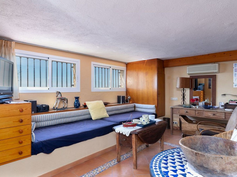 Charming sea-view villa in Cala Sant Francesc, Blanes. Photo:  32