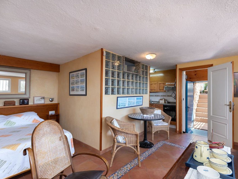 Charming sea-view villa in Cala Sant Francesc, Blanes. Photo:  33