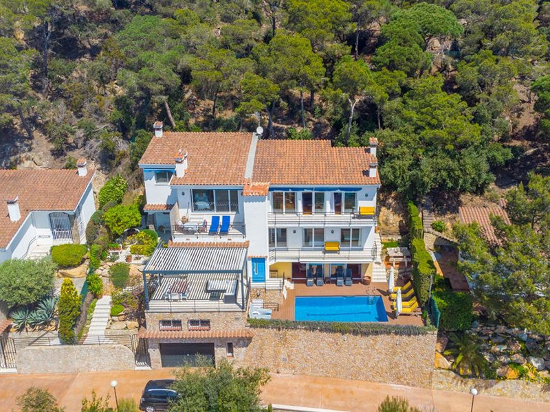 Charming sea-view villa in Cala Sant Francesc, Blanes. Photo:  35