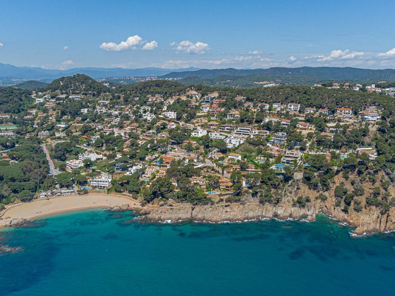 Charming sea-view villa in Cala Sant Francesc, Blanes. Photo:  38