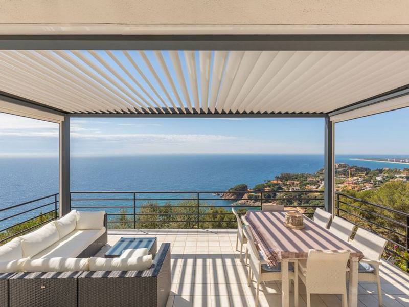Charming sea-view villa in Cala Sant Francesc, Blanes. Photo:  43
