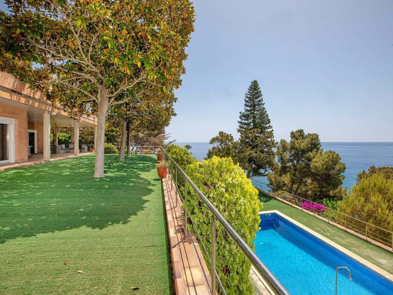 Spectacular three-level sea-view home in Cala Sant Francesc, Blanes