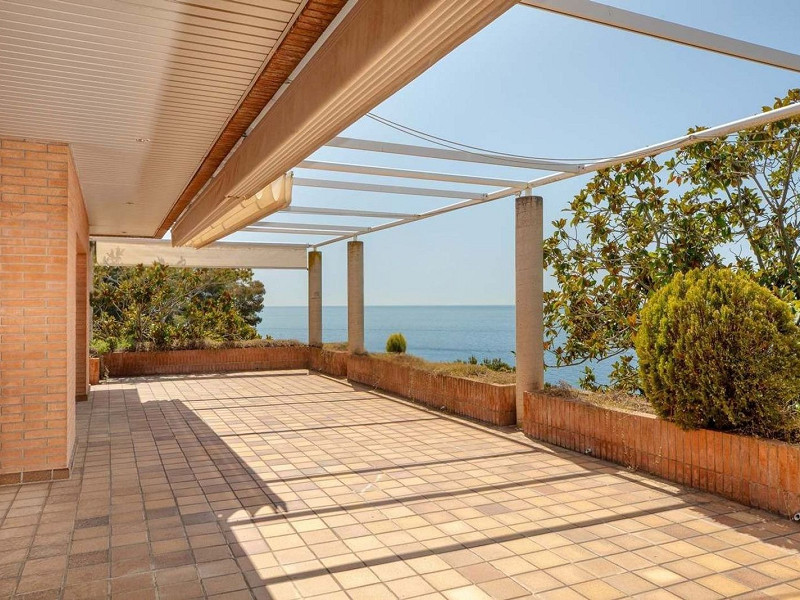 Spectacular three-level sea-view home in Cala Sant Francesc, Blanes. Photo:  5