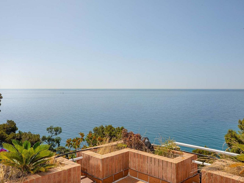 Spectacular three-level sea-view home in Cala Sant Francesc, Blanes. Photo:  6