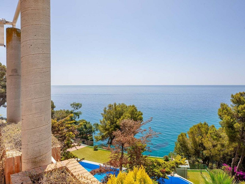 Spectacular three-level sea-view home in Cala Sant Francesc, Blanes. Photo:  9