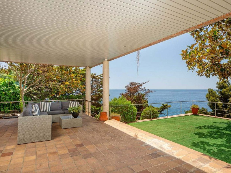 Spectacular three-level sea-view home in Cala Sant Francesc, Blanes. Photo:  20