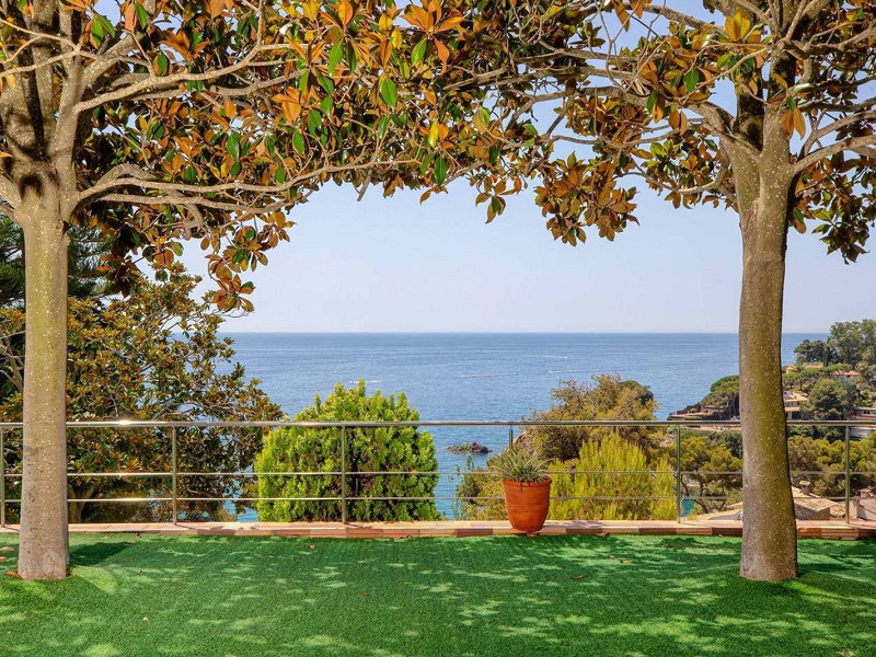 Spectacular three-level sea-view home in Cala Sant Francesc, Blanes. Photo:  21