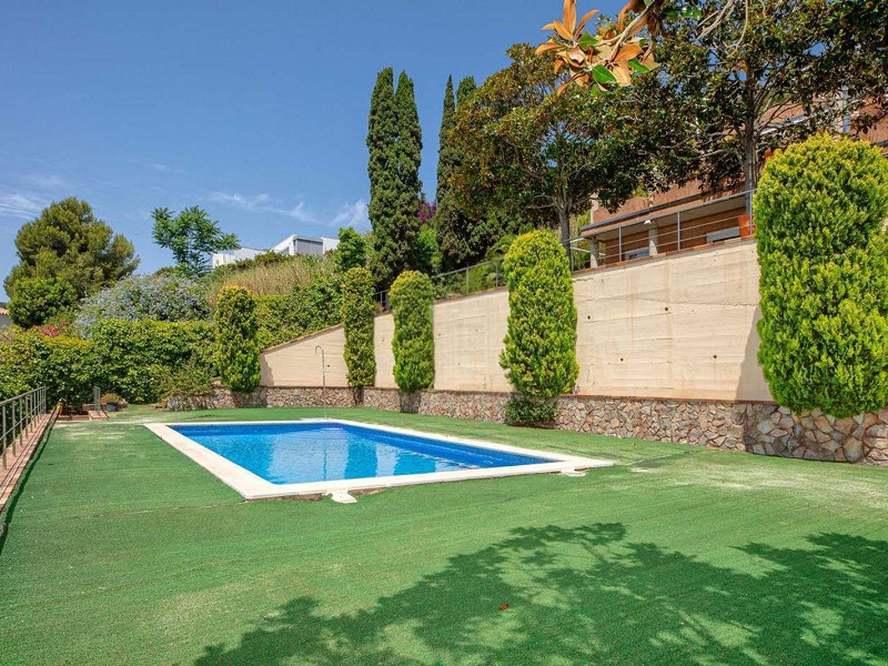 Spectacular three-level sea-view home in Cala Sant Francesc, Blanes. Photo:  27