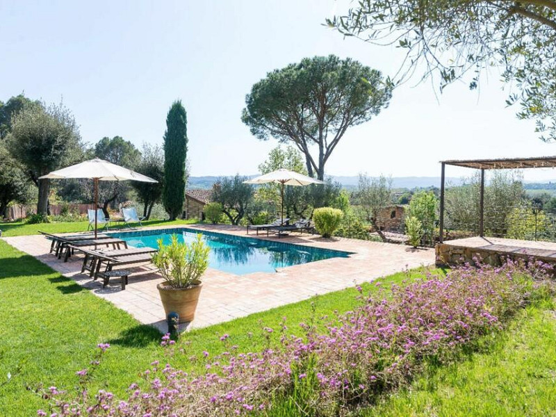 Magnificent old stone mansion in the picturesque mountainous area of Vulpellac in the province of Girona. Photo:  17