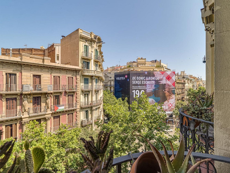 Charming Penthouse with Terrace in Eixample – Barcelona. Photo:  2
