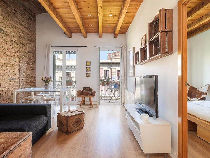 Charming Penthouse with Terrace in Eixample – Barcelona. Photo:  5