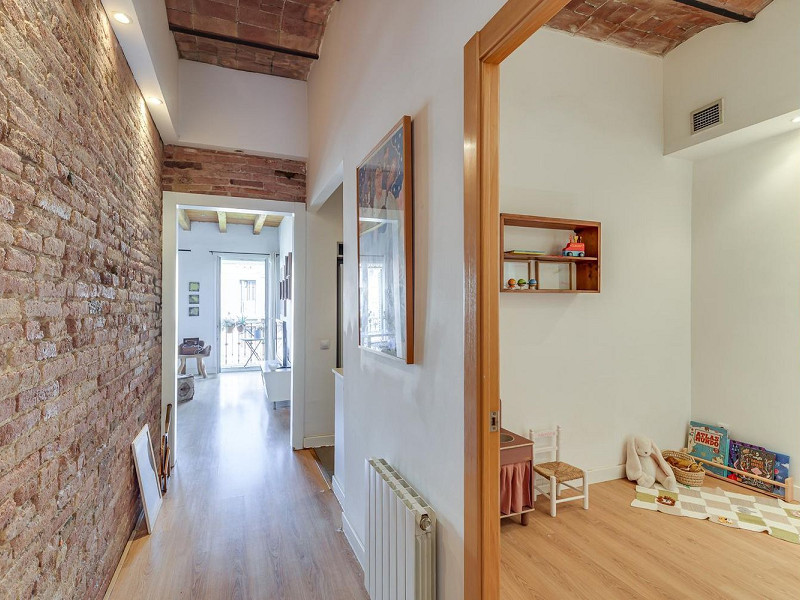 Charming Penthouse with Terrace in Eixample – Barcelona. Photo:  15