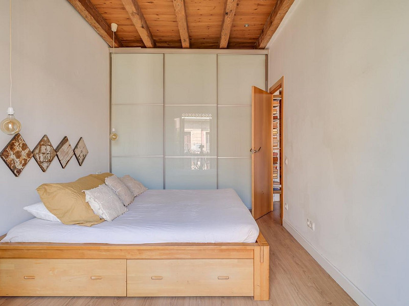 Charming Penthouse with Terrace in Eixample – Barcelona. Photo:  16