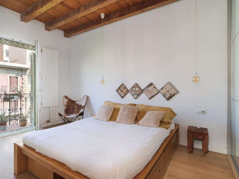 Charming Penthouse with Terrace in Eixample – Barcelona. Photo:  17