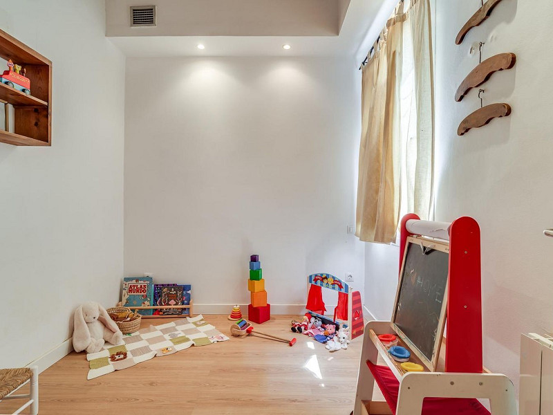 Charming Penthouse with Terrace in Eixample – Barcelona. Photo:  20