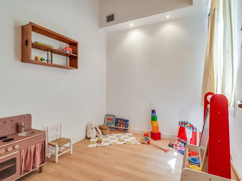 Charming Penthouse with Terrace in Eixample – Barcelona. Photo:  21