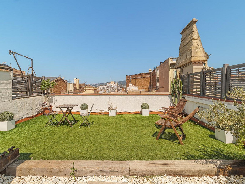 Charming Penthouse with Terrace in Eixample – Barcelona. Photo:  26