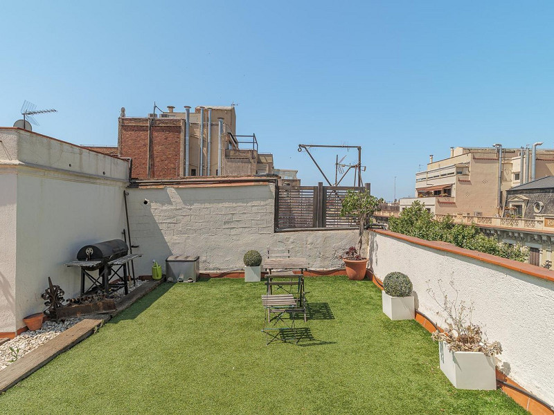 Charming Penthouse with Terrace in Eixample – Barcelona. Photo:  27