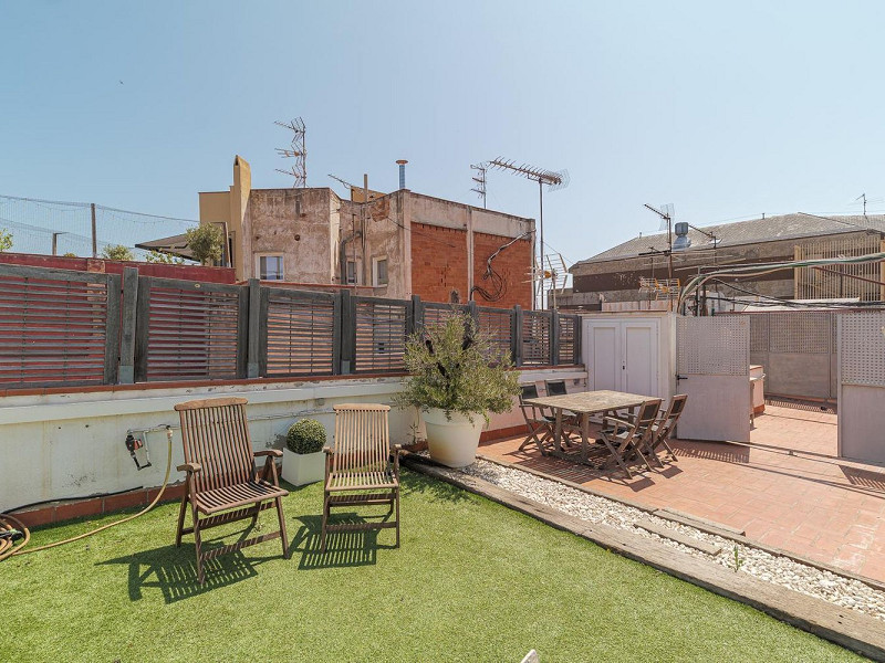 Charming Penthouse with Terrace in Eixample – Barcelona. Photo:  28