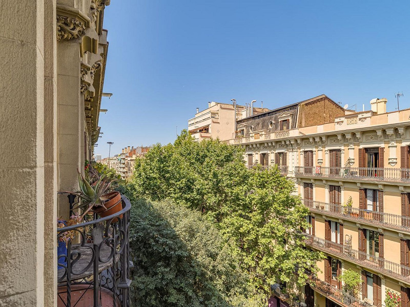 Charming Penthouse with Terrace in Eixample – Barcelona. Photo:  30
