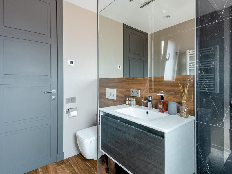 Renovated Penthouse with Charm in Eixample – Barcelona. Photo:  21