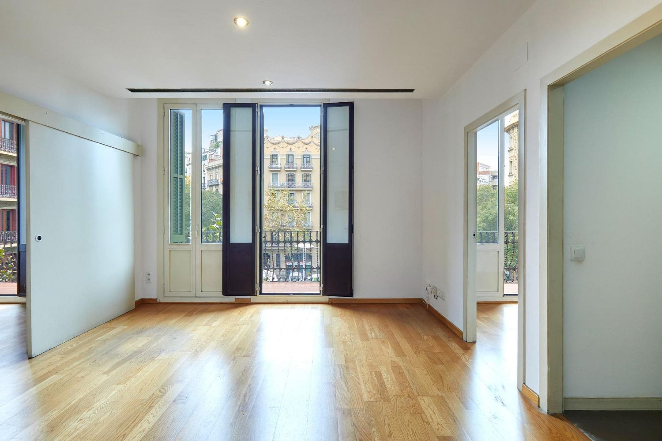 Renovated Charming Apartment in Eixample, Barcelona