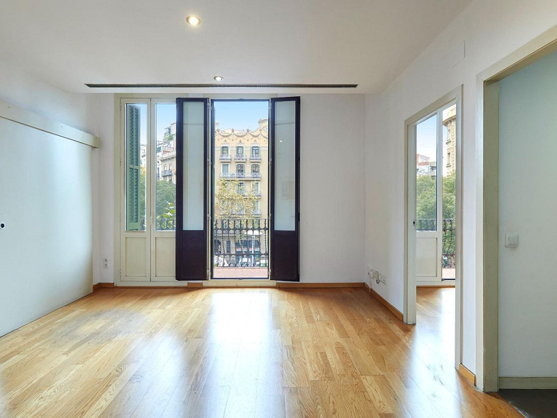 Renovated Charming Apartment in Eixample, Barcelona